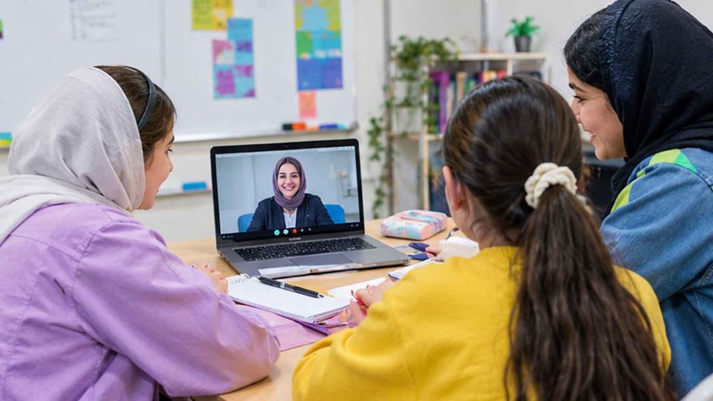 چطور از ویدئوی کوتاه برای تقویت Listening استفاده کنیم