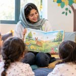 چطور درباره عملکرد کلاس زبان کودک با مدرس گفت‌وگو کنیم